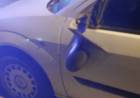 Motocicleta impacta contra auto estacionado en barrio Jardín 