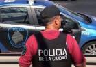 Embistió a cinco policías motorizados con un auto robado y escapó en medio de una tremenda balacera