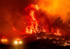 Crece gran incendio en California mientras el fuego arrasa gran parte del oeste de EEUU
