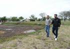 Se realizan obras en la laguna de retardo de Barrio 20 de Junio