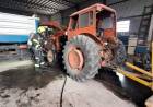 Se incendió un tractor en un taller mecánico de la ciudad 