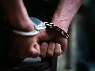 Dos hombres detenidos tras una riña y agresión a la policía