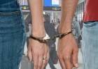 Peleaban en la vía pública, uno de ellos tenía un cuchillo y fueron detenidos 