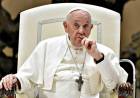 Internaron al papa Francisco por una bronquitis
