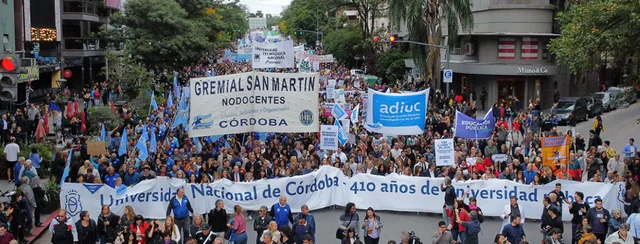 Docentes universitarios concentran este jueves y continúan con el paro de 48 horas