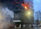 Incendio, explosión y derrumbe en La Plata: se vino abajo un depósito, volaron los electrodomésticos y los vecinos fueron evacuados