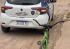 Menores de edad circulaban en moto sin casco: su madre fue al encuentro con una bicicleta presuntamente robada