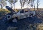 Incendio destruyó por completo una camioneta en un campo de Colonia Prosperidad