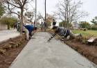 Bernarte supervisó la etapa final de las obras en Plaza del Encuentro y destacó el plan de renovación de veredas en los espacios verdes de la ciudad