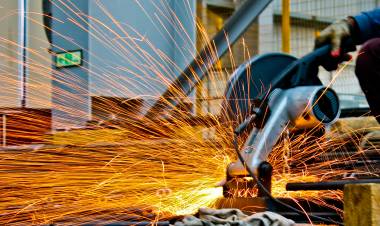 La actividad industrial cayó casi 10 puntos, y la capacidad instalada bajó a 57% en febrero