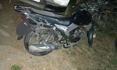 Las Varillas: agarró un bache, perdió el control de su moto y sufrió fracturas