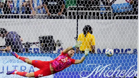 Con el Dibu Martínez como figura Argentina avanzó a semifinales