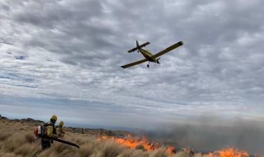 La rotación del viento complica el combate contra el fuego en el Cerro Champaquí