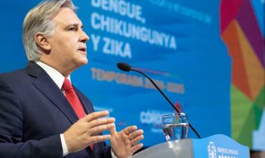 Llaryora anunció la compra de 150 mil vacunas contra el dengue