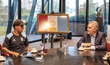 El gobernador Llaryora recibió al medallista de oro olímpico José “Maligno” Torres