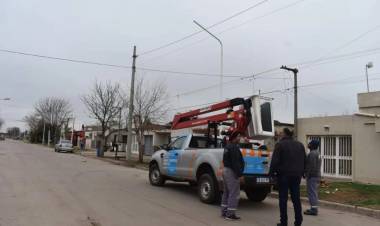Frontera: inició con la colocación de alumbrado público 