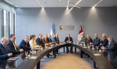 Llaryora se reunió con el G 6 y entidades agropecuarias y les anunció que Córdoba adherirá al RIGI