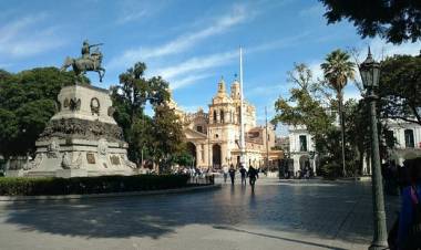 Córdoba: operativo “El Defensor más Cerca” en Plaza San Martín