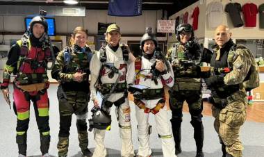 Dos paracaidistas argentinos establecieron un nuevo récord mundial con un salto nocturno desde la estratósfera