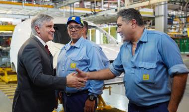 Renault oficializó una inversión de 350 millones en su planta de Santa Isabel