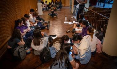 La Defensoría del Pueblo capacitó a más de 100 jóvenes sobre ludopatía digital 