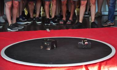 70 jóvenes de nivel secundario de la ciudad se capacitaron para participar del Campeonato Nacional de Robótica