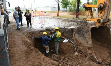 Bernarte supervisó la obra de cloacas en barrio Las Rosas y Casonas del Bosque