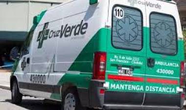 Siniestro vial en barrio San Cayetano deja a una motociclista con lesiones leves