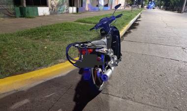Motociclista choca con soga remolque y resulta con lesiones graves