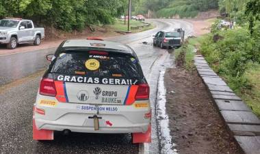 Un auto de rally chocó contra un vehículo particular en Córdoba: pareja herida