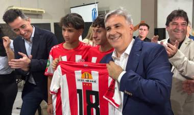 100 años de Miramar: Llaryora anunció que finalizará la construcción de la costanera