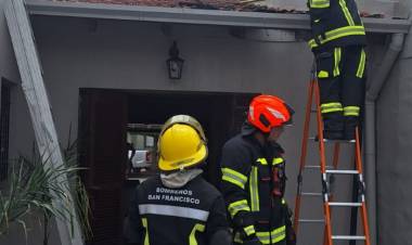 Incendio en una vivienda de barrio Roca 