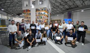 El municipio realizó la entrega de certificados del Diplomado en Comercio Internacional para Pymes