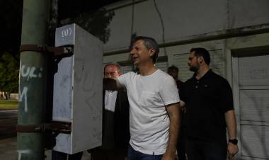 Casi la totalidad de barrio Sarmiento cuenta con luces LED