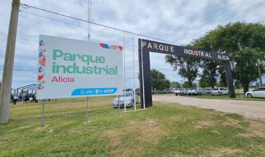 Provincia entregó aportes para infraestructura de parques industriales en el Depto. San Justo