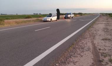 Autopista 19: chocó un tacho de señalización y se desprendió un elemento por el cual otro vehículo reventó un neumático 