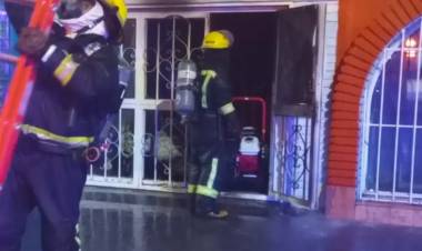 Bomberos de Frontera apagaron fuego de vivienda y rescataron a perro de su interior 