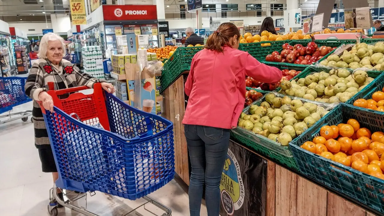 La inflación de enero fue de 2,2%, la más baja desde julio de 2020, y acumuló 84,5% en el último año