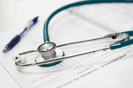 Habilitan que las prepagas apliquen aumentos diferenciales según el tipo de plan