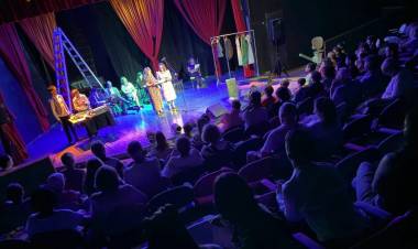 Con entrada libre y gratuita la Comedia San Francisco presenta Encuentados y Rebelión Otoñal en el Teatrillo