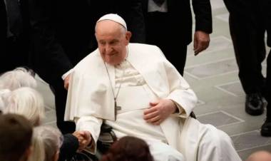 El Papa Francisco presenta "leve mejoría" y la insuficiencia renal “ha remitido” completamente