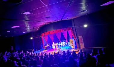 Más de 400 espectadores disfrutaron de “Encuentados” y “Rebelión Otoñal” en el Teatrillo
