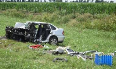 Violento choque frontal dejó dos muertos y un herido grave en Córdoba