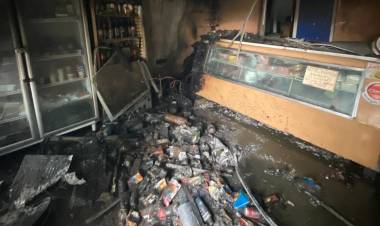 Brinkmann: daños totales en una despensa de calle Mitre a raíz de un incendio
