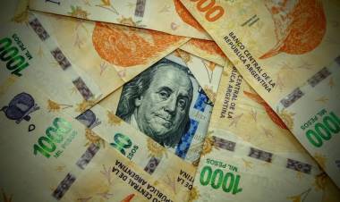 ¿De cuánto fue la devaluación del peso en el primer día del dólar sin cepo?