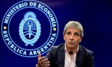 Caputo celebró que una alimenticia retrotrajo las subas de precios anunciadas tras la salida del cepo