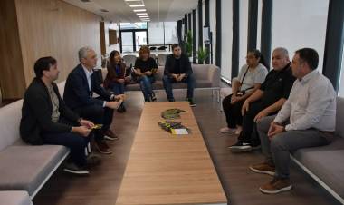 Concejales de HUxC entregaron folletería de concientización vial a la Fundación Laura Cristina Ambrosio Battistel 
