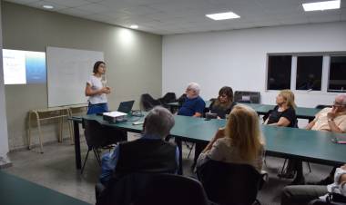 Maestros con Huellas se capacitó en Inteligencia Artificial con el grupo GISAI de nuestra Facultad