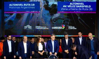 Llaryora firmó contratos para la construcción de dos viaductos, prometen 350 empleos directos