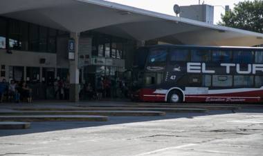 AOITA interrumpirá el transporte interurbano este viernes y amenaza con un paro